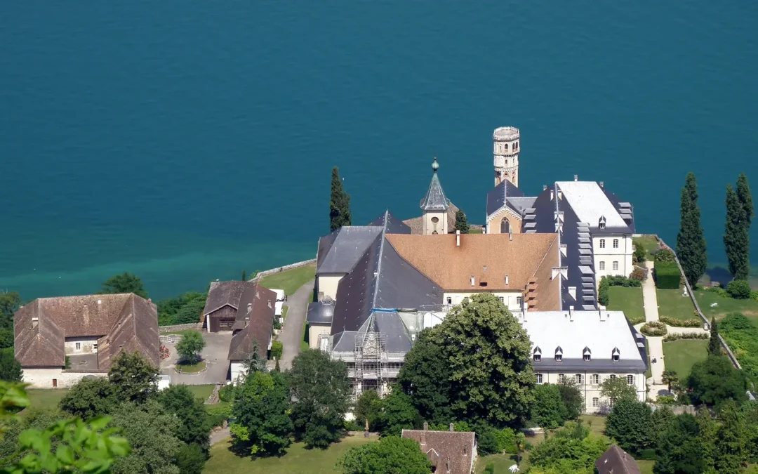 Lakeside Villa – New Roof Installation